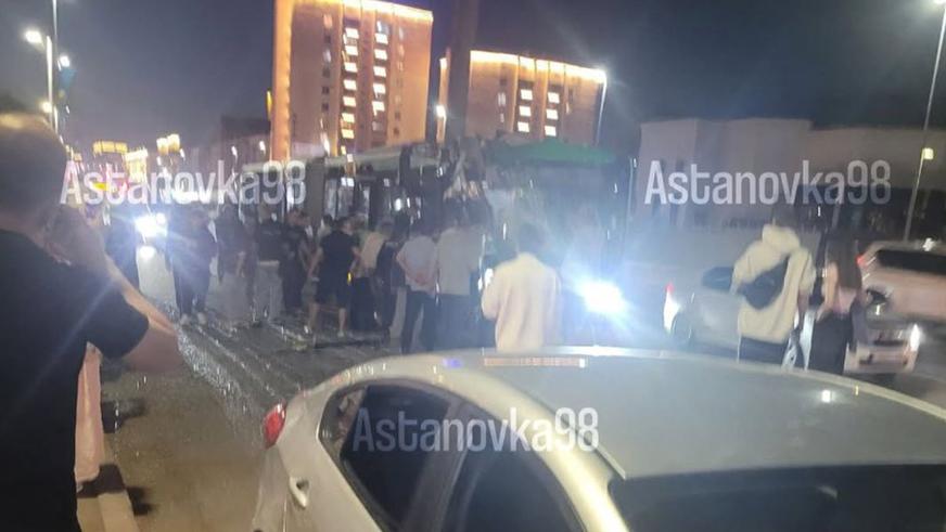 Буквально наделся на столб маршрутный автобус в Астане
