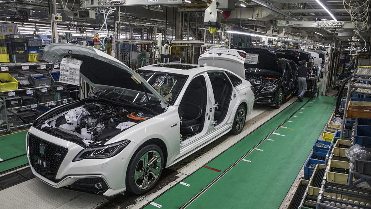 Toyota урежет производство на 40 %, АВТОВАЗ распустит рабочих по домам