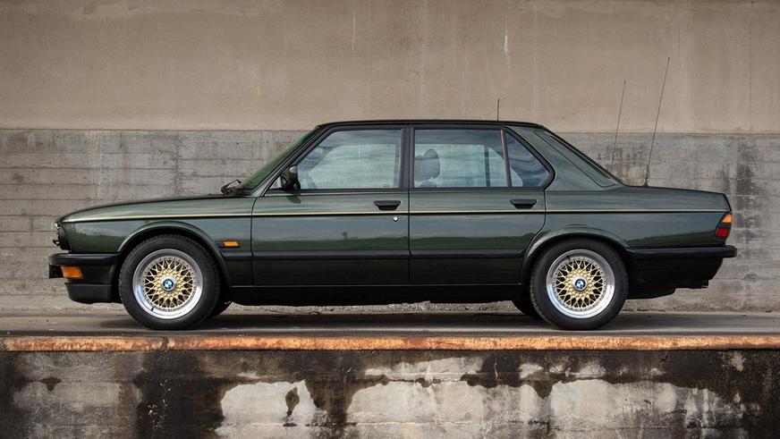 Королевскую BMW M5 выставили на торги