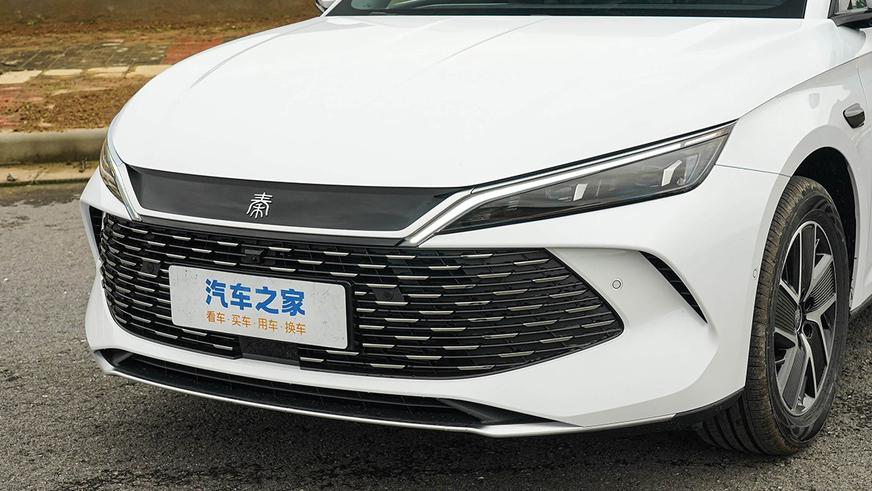 BYD улучшил гибридный седан Qin L. Известны цены