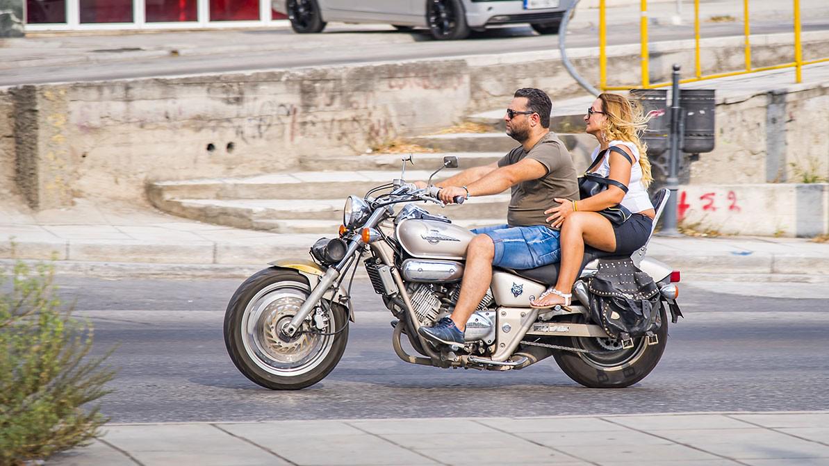 Грекияда шлемсіз мотоциклшіге бензин сатылмауы мүмкін