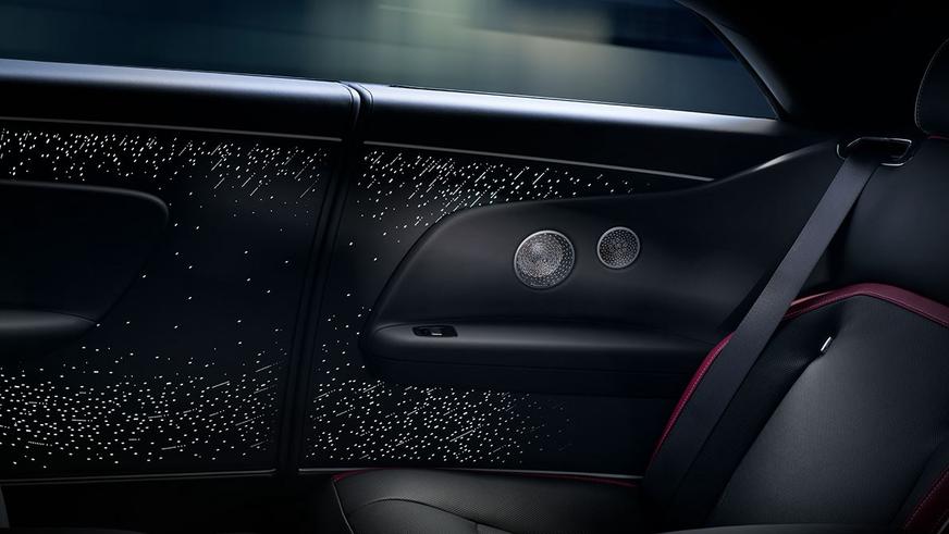 Самым мощным Rolls-Royce стал электрокар