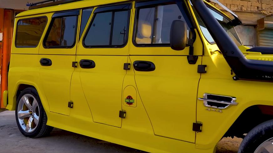 Такса тоже охотник. Но УАЗ «Хантер» растянули не для этого