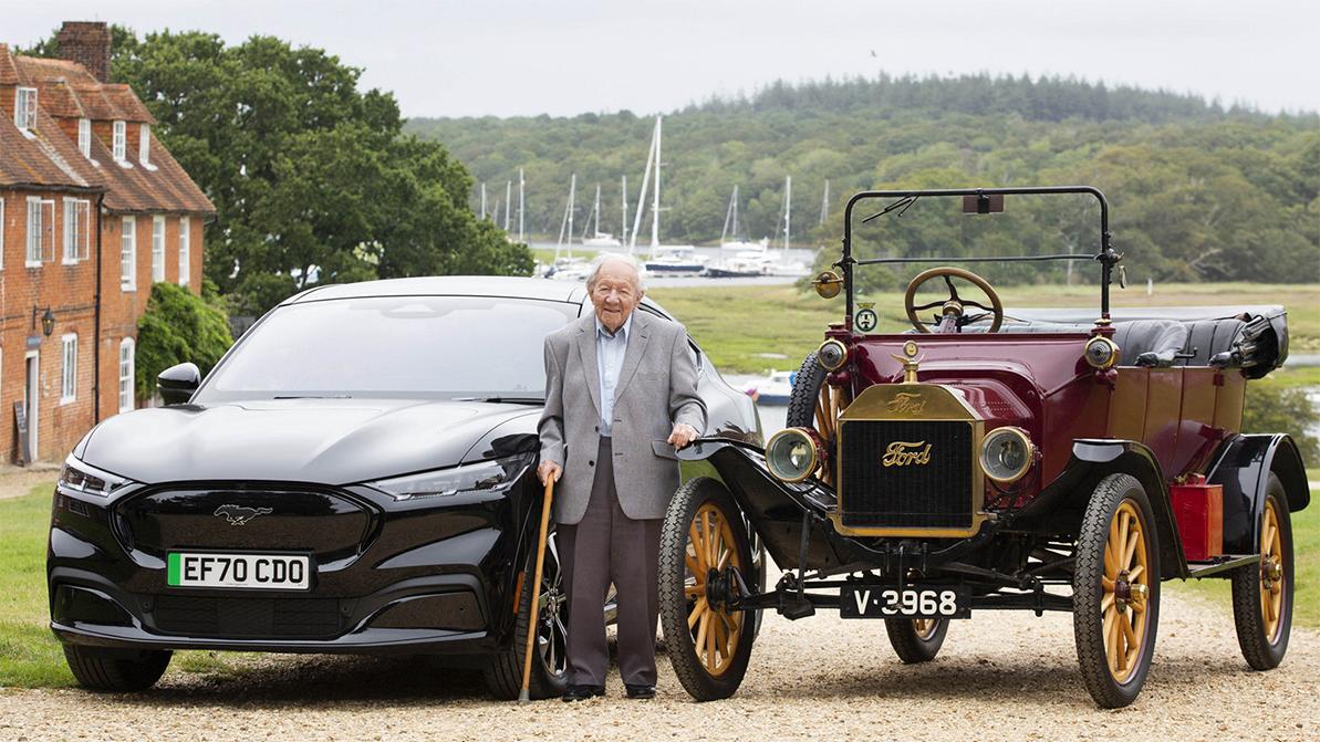 Водитель с 85-летним стажем всю жизнь ездил на «фордах»