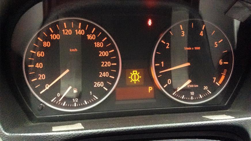 Дешёвая запчасть – дорогие проблемы: перегоревшие лампы стоп-сигналов