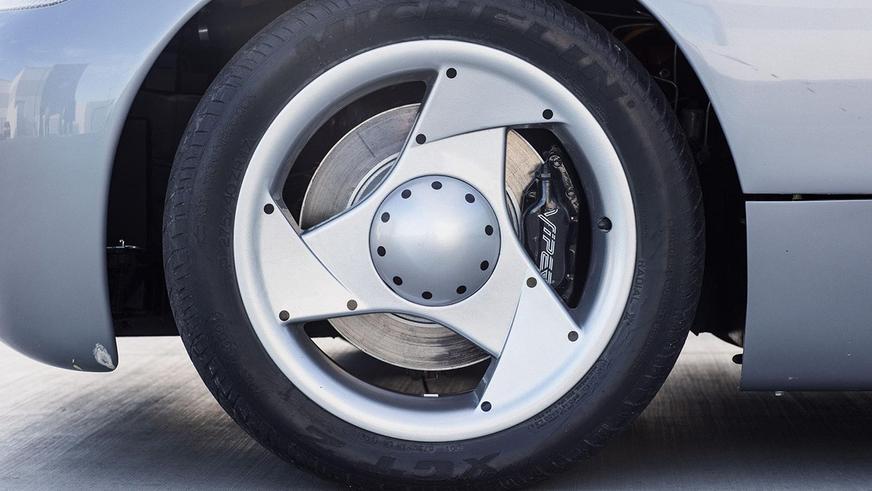 Киномодификацию Dodge Viper под названием Defender выставили на торги