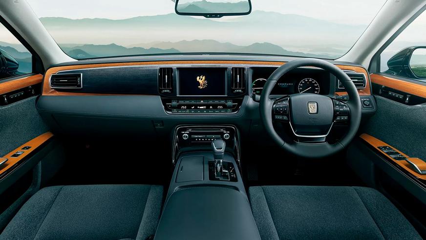 Седан Century обновился и ощутимо вырос в цене