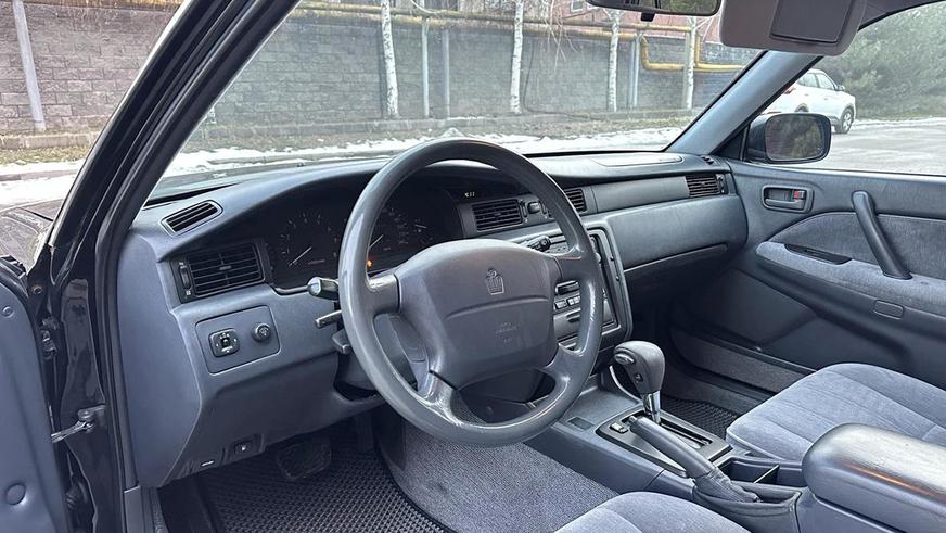 Toyota Crown (S150) с левым рулём продают за 10 млн тенге на Kolesa.kz