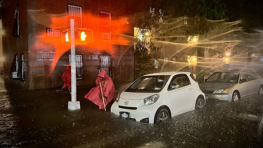 В Нью-Йорке под толщей воды оказались дороги и станции метро