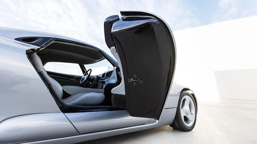 Киномодификацию Dodge Viper под названием Defender выставили на торги