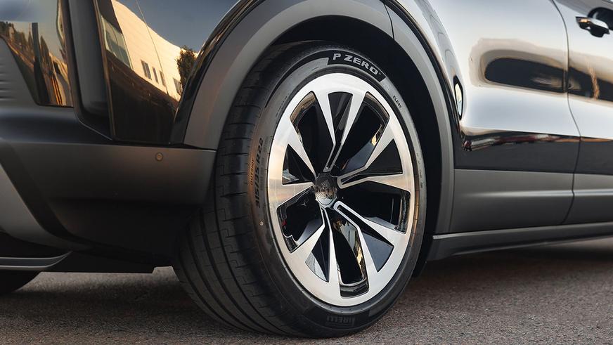 Электрический Porsche Cayenne добрался до Казахстана. Сколько стоит?