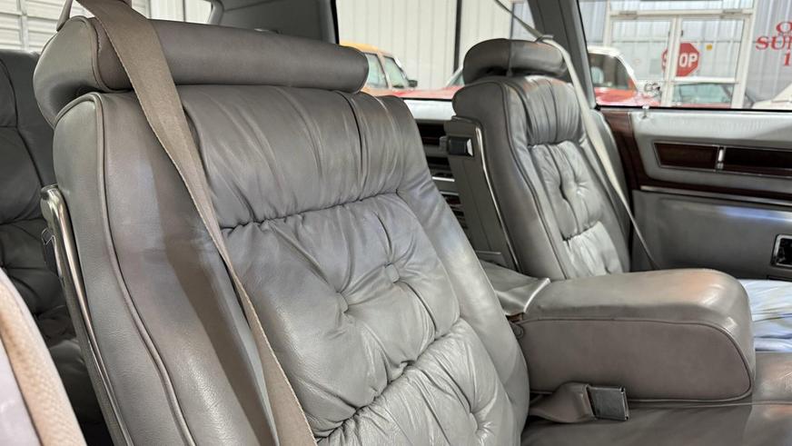 Раритетный Cadillac Fleetwood 1976 года выставлен на торги