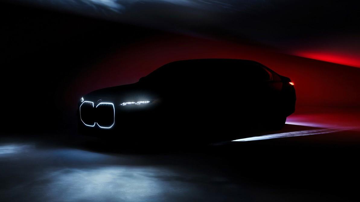 Панорамную крышу нового i7 показала BMW. И что в ней примечательного?