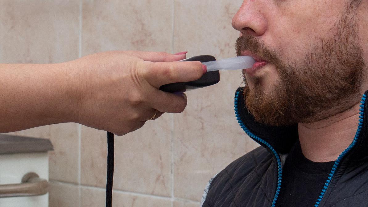 Камерада шешініп, билейді