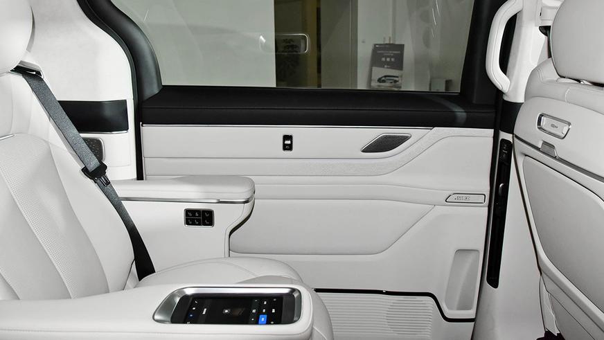 Geely открыла в КНР приём заказов на вэн V900