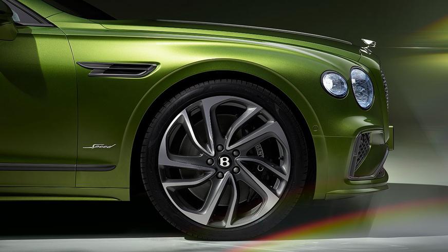 Седан Bentley Flying Spur стал мощным гибридом с V8