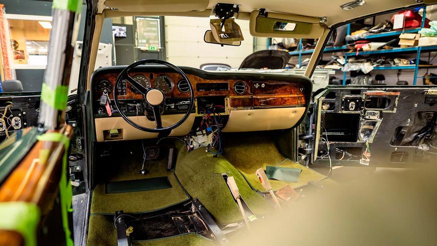 Старый Rolls-Royce Corniche стал необычным универсалом