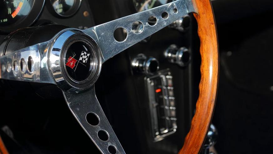 На торги выставят уникальный Corvette второго поколения