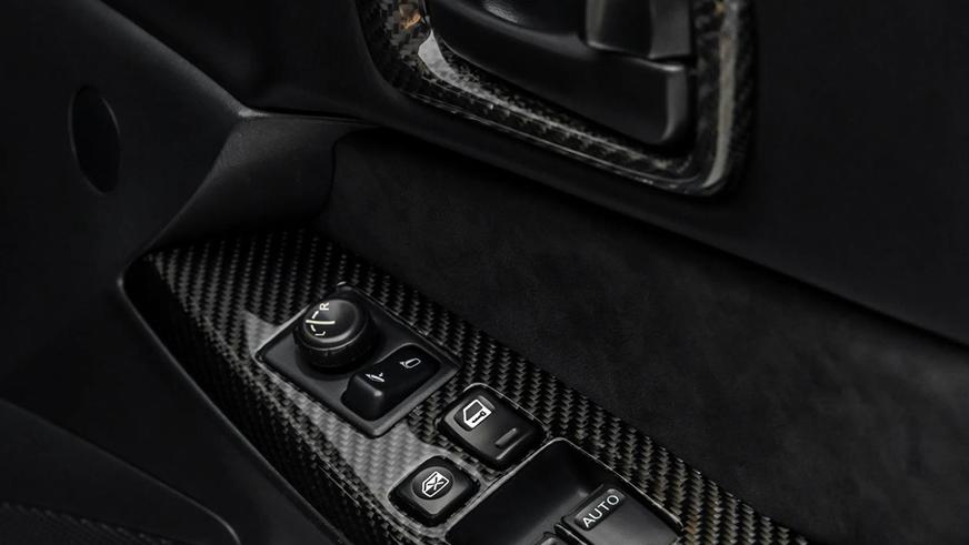 Один из самых редких Nissan Skyline GT-R появился в продаже в Дубае