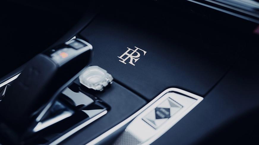 Почти как у всех: новый автомобиль французского президента