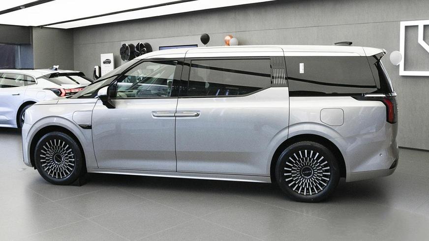 minivan-volvo-4