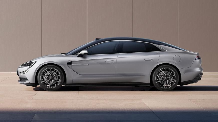 В Китае открыли приём предзаказов на 1306-сильный суперседан BYD