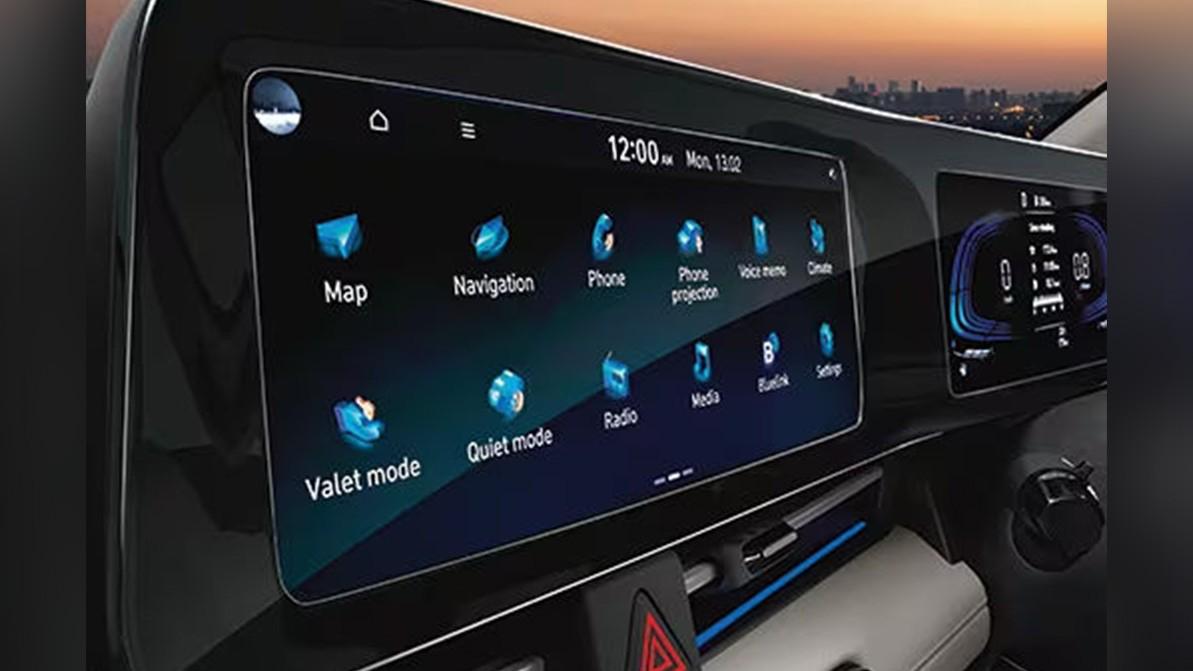 Новый Hyundai Accent получит два больших экрана и акустику Bose
