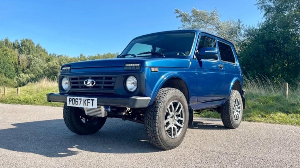 «Ниву» с автоматом продают в Великобритании