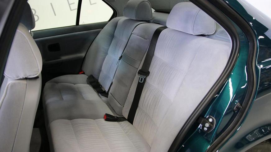 Новый BMW 320i (E36) нашли в автосалоне. Его оценили в 51 500 евро