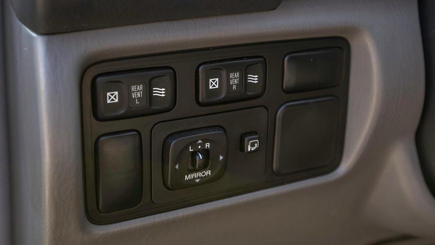 Lexus LX470 с небольшим пробегом выставили на аукцион в США