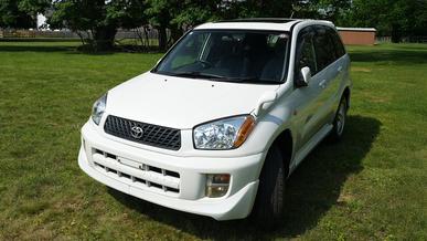 В продаже появился 25-летний Toyota RAV4 почти без пробега