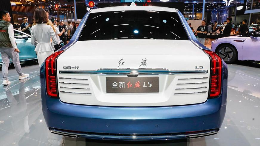 Hongqi L5 сменил поколение, но сохранил круглые фары