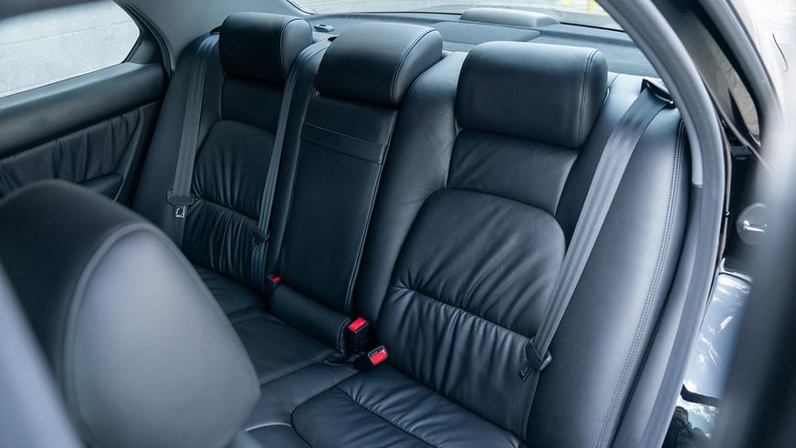В США с молотка пустили 26-летний Lexus LS почти без пробега