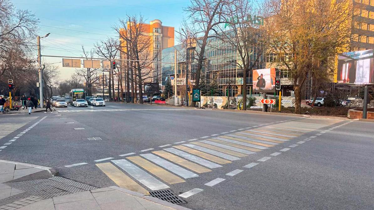 Алматыдағы Достық&nbsp;&mdash; Жолдасбеков қиылысында бағдаршам жаяу жүргіншілер үшін бөлек жанады