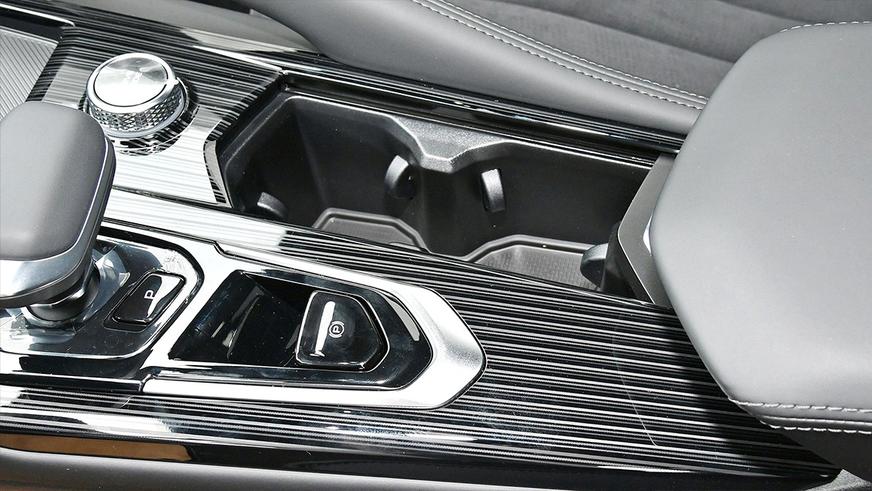 Кроссовер Geely Monjaro обновился и подешевел в Китае