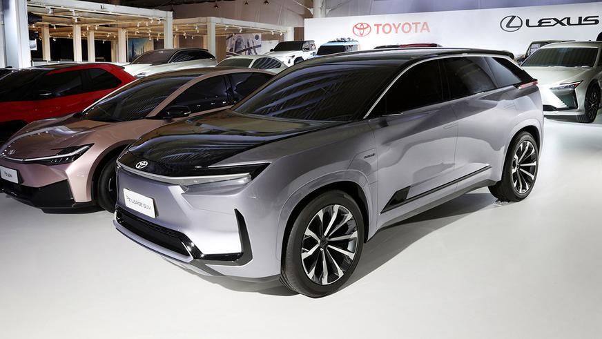 Toyota разом презентовала более десятка концептов электромобилей