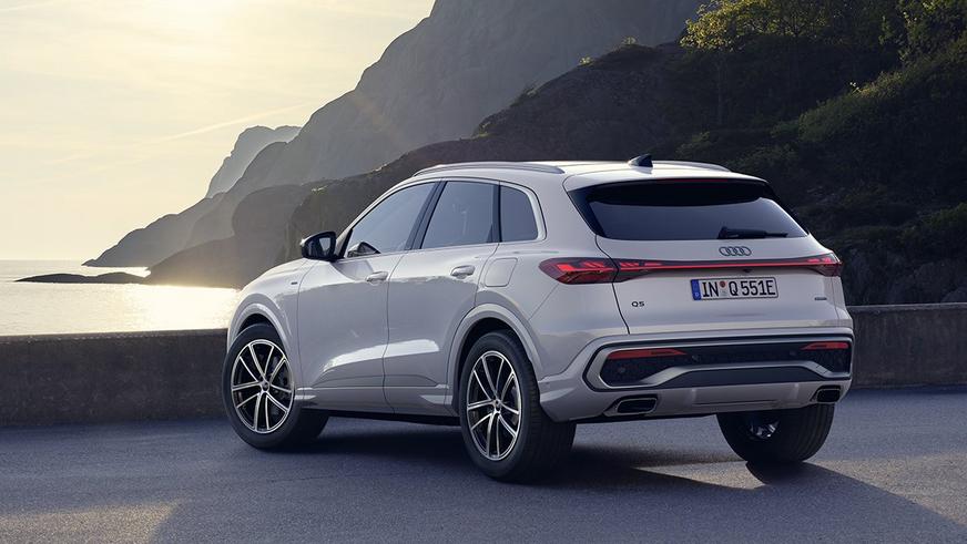 Кроссоверы Audi Q5 стали подзаряжаемыми гибридами