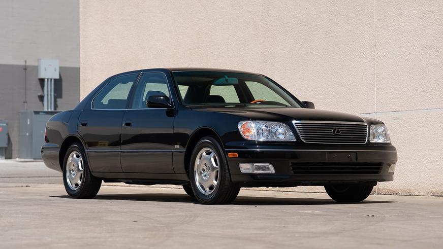 В США с молотка пустили 26-летний Lexus LS почти без пробега