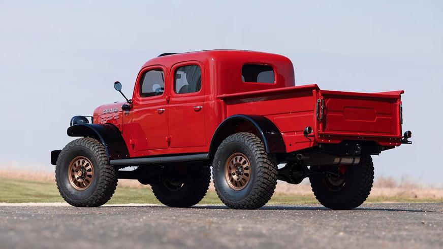 Старый грузовичок продают по цене суперкара