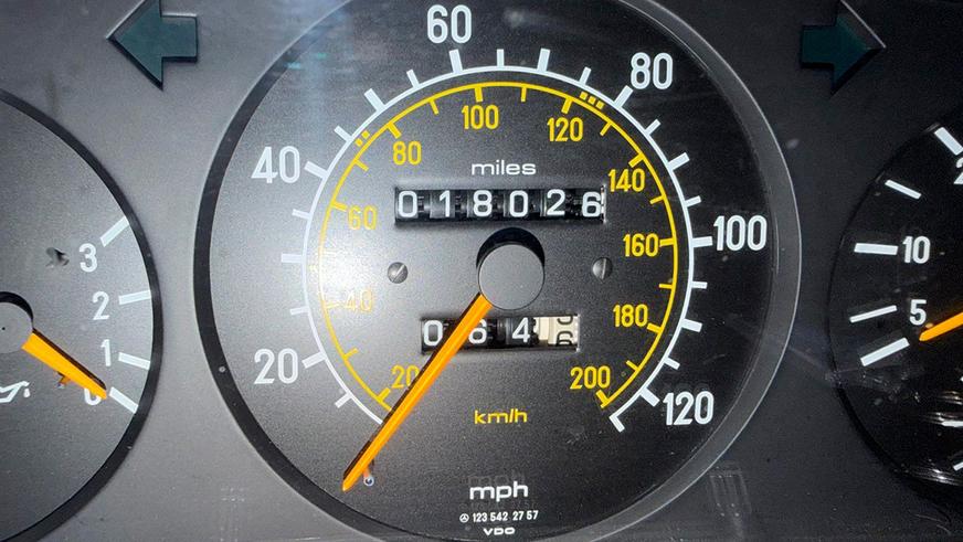 На торгах замечен Mercedes-Benz W123 почти без пробега