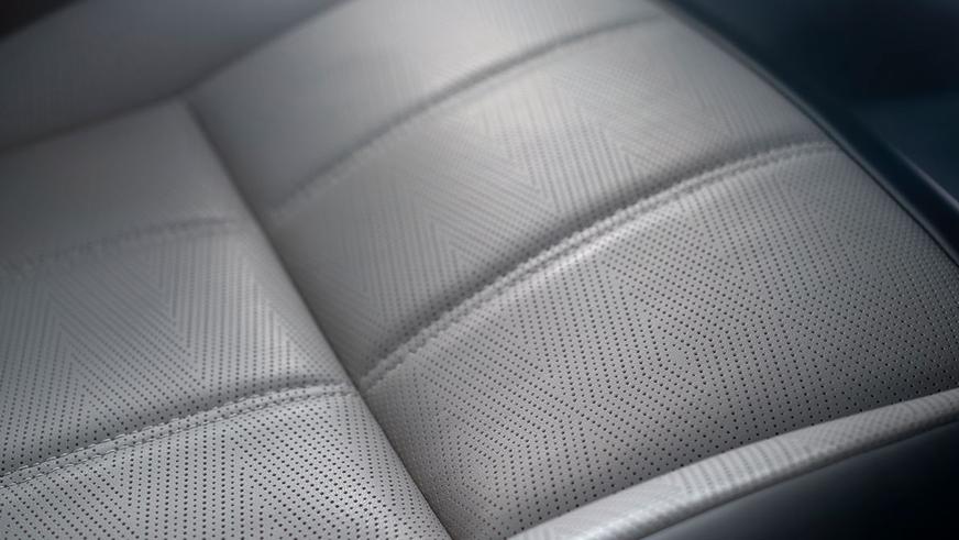 Range Rover Evoque символически обновился снаружи и изнутри