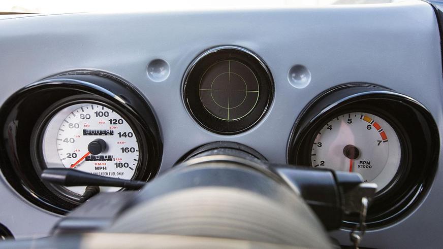 Киномодификацию Dodge Viper под названием Defender выставили на торги