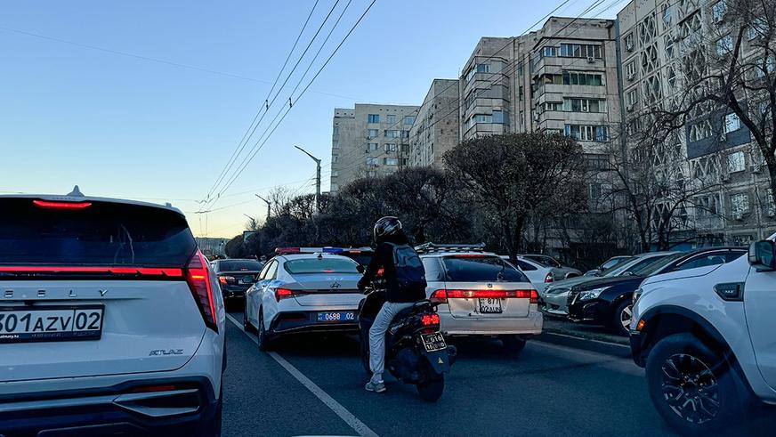 Путь по Абая: один километр за 30 минут