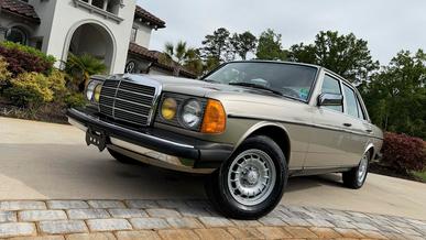Көп жүрмеген Mercedes-Benz W123 саудаға шықты