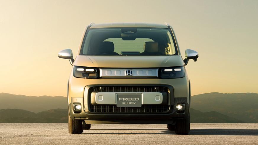 Компакт-вэн Honda Freed сменил поколение. Первые фото
