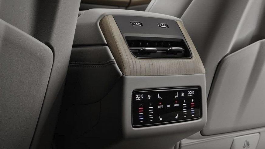 Первые фото нового Audi Q7 утекли в Сеть