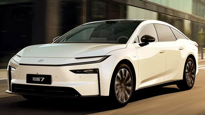 Электроседан Toyota bZ7 предложат в Китае за 14.6 млн тенге