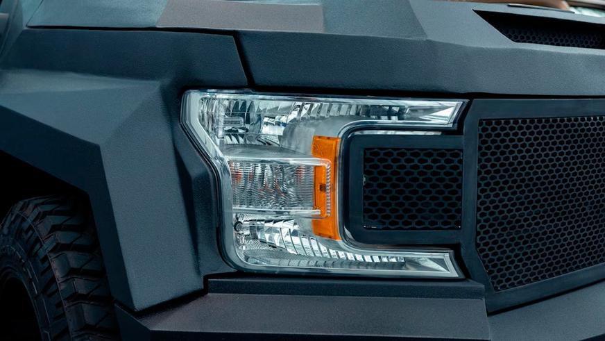 Брутальные внедорожники Toyota и Ford привезли тюнеры на выставку в Нью-Йорке