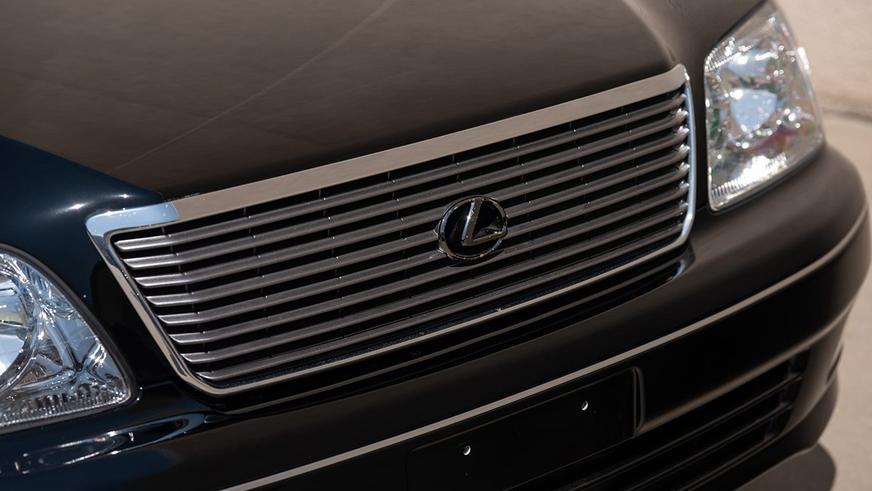 В США с молотка пустили 26-летний Lexus LS почти без пробега