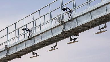 Ещё шесть участков казахстанских трасс сделают платными для грузовиков и автобусов